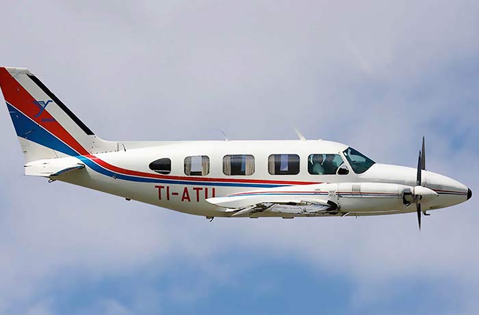 Flight in Costa Rica, Airplanes, Service Center,Piper Navajo